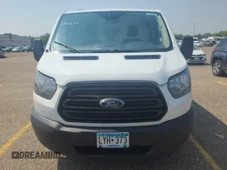 2017 Ford Transit z VIN 1FTYE1YM1HKA82547, wystawiony jako IAAI lot #42509645 z przebiegiem 312 474 mil mil oraz . Historia ofert i sprzedaży dostępna na DreamBid. Obrazek 2.