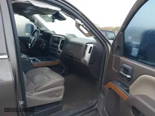 2015 GMC Sierra 2500HD SLT with VIN 1GT12ZE84FF168621, listed as a IAAI auction lot 41320970 with 292,164 mi miles. Bid and sale history available at carsss.com. Image 5.