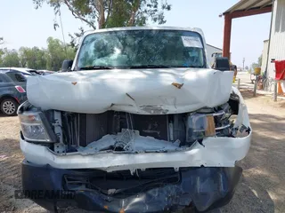 2021 Nissan NV Cargo SV z VIN 1N6BF0KYXMN805682, wystawiony jako IAAI lot #42152216 z przebiegiem 82 671 mil mil oraz . Historia ofert i sprzedaży dostępna na DreamBid. Obrazek 12.