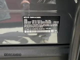 2024 BMW XM z VIN 5YM23CS06R9U92810, wystawiony jako Copart lot #75401504 z przebiegiem 6181 mil mil oraz Nie do naprawy. Historia ofert i sprzedaży dostępna na DreamBid. Obrazek 14.