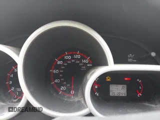 2009 Toyota Matrix S z VIN 2T1KE40E49C006934, wystawiony jako IAAI lot #42076361 z przebiegiem 151 944 mil mil oraz . Historia ofert i sprzedaży dostępna na DreamBid. Obrazek 7.