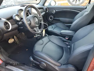 2015 MINI Convertible S z VIN WMWZP3C52FT708282, wystawiony jako Copart lot #42491815 z przebiegiem 31 586 mil mil oraz Szkoda całkowita • Salvage title. Historia ofert i sprzedaży dostępna na DreamBid. Obrazek 7.