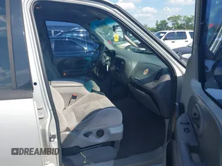 2001 Ford F-150 XLT z VIN 1FTRW07L81KA32285, wystawiony jako IAAI lot #42134835 z przebiegiem 189 109 mil mil oraz . Historia ofert i sprzedaży dostępna na DreamBid. Obrazek 5.