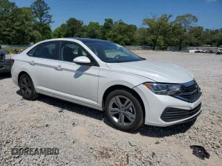 2024 Volkswagen Jetta SE z VIN 3VW7M7BU4RM065632, wystawiony jako Copart lot #53688545 z przebiegiem 18 766 mil mil oraz Szkoda całkowita • Salvage title. Historia ofert i sprzedaży dostępna na DreamBid. Obrazek 4.
