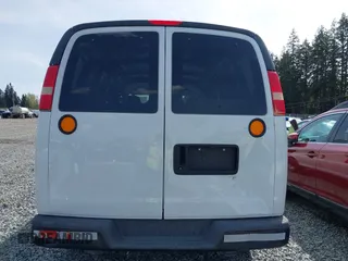 2007 GMC Savana Cargo with VIN 1GTGG25V371206766, listed as a IAAI auction lot 41955906 with 125,569 mi miles. Bid and sale history available at carsss.com. Image 17.