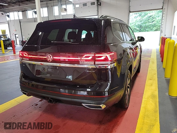 2024 Volkswagen Atlas SE with VIN 1V2HR2CA0RC555310, listed as a IAAI auction lot 42726962 with 18,978 mi miles and . Bid and sale history available at DreamBid. Image 24.
