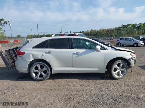 2015 Toyota Venza XLE with VIN 4T3ZK3BB8FU074868, listed as a IAAI auction lot 41903737 with 277,991 mi miles. Bid and sale history available at carsss.com. Image 13.
