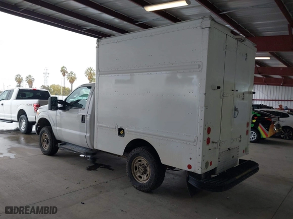 2015 Ford Super Duty F-250 SRW XL with VIN 1FDBF2B63FED21624, listed as a IAAI auction lot 41791384 with 465,396 mi miles. Bid and sale history available at carsss.com. Image 3.
