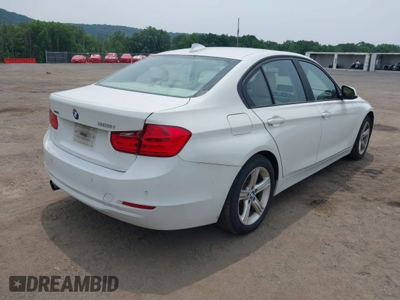 2015 BMW 3 Series 328i xDrive с VIN WBA3B5G55FNS17395, выставлен на аукционе IAAI как лот 42511002 с пробегом 228 228 миль миль и . История ставок и продаж доступна на DreamBid. Изображение 4.