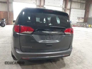 2018 Chrysler Pacifica Touring L z VIN 2C4RC1BG6JR352778, wystawiony jako IAAI lot #42244634 z przebiegiem 70 747 mil mil oraz . Historia ofert i sprzedaży dostępna na DreamBid. Obrazek 17.