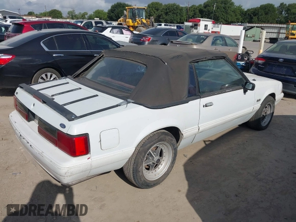 1989 Ford Mustang with VIN 1FABP44EXKF201329, listed as a IAAI auction lot 42536907 with 80,950 mi miles and . Bid and sale history available at DreamBid. Image 4.