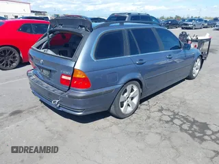 2003 BMW 3 Series 325i with VIN WBAEN33443PC11690, listed as a IAAI auction lot 41939082 with 159,123 mi miles. Bid and sale history available at carsss.com. Image 4.