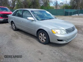 2001 Toyota Avalon XL w/Bucket Seats with VIN 4T1BF28BX1U190422, listed as a IAAI auction lot 42048185 with 172,195 mi miles. Bid and sale history available at carsss.com. Image 1.
