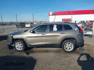 2018 Jeep Cherokee Latitude Plus with VIN 1C4PJMLB7JD576453, listed as a IAAI auction lot 41875382 with 81,298 mi miles. Bid and sale history available at carsss.com. Image 14.