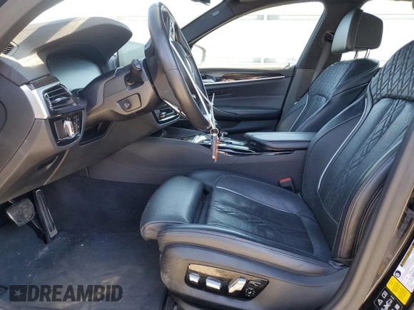 2020 BMW 5 Series M550i xDrive z VIN WBAJS7C02LCD42698, wystawiony jako Copart lot #48229785 z przebiegiem 51 896 mil mil oraz Szkoda całkowita • Salvage title. Historia ofert i sprzedaży dostępna na DreamBid. Obrazek 7.