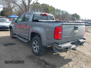 2018 Chevrolet Colorado 4WD Z71 z VIN 1GCGTDENXJ1133572, wystawiony jako IAAI lot #41437941 z przebiegiem 82 254 mil mil oraz . Historia ofert i sprzedaży dostępna na DreamBid. Obrazek 3.