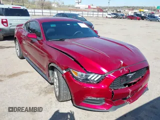2017 Ford Mustang V6 z VIN 1FA6P8AM7H5353393, wystawiony jako IAAI lot #41878644 z przebiegiem 42 687 mil mil oraz . Historia ofert i sprzedaży dostępna na DreamBid. Obrazek 1.