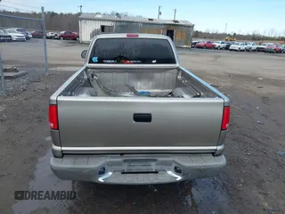 2002 Chevrolet S-10 LS with VIN 1GCCS19W128174992, listed as a IAAI auction lot 41739237 with Not Provided miles. Bid and sale history available at carsss.com. Image 17.