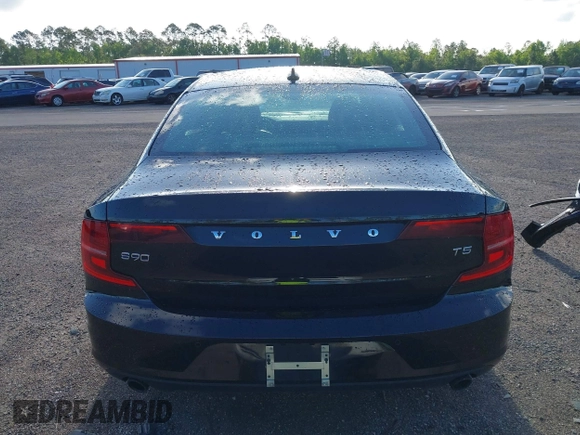 2018 Volvo S90 Momentum with VIN LVY982AK2JP023132, listed as a IAAI auction lot 41977080 with 98,514 mi miles. Bid and sale history available at carsss.com. Image 16.