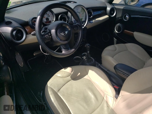 2012 MINI Convertible S z VIN WMWZP3C58CT550011, wystawiony jako Copart lot #57512034 z przebiegiem 71 366 mil mil oraz Szkoda całkowita • Salvage title. Historia ofert i sprzedaży dostępna na DreamBid. Obrazek 8.