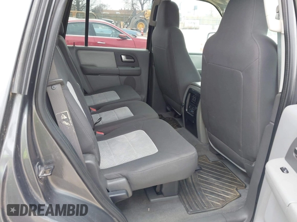2004 Ford Expedition Special Service with VIN 1FMPU16L44LA06653, listed as a IAAI auction lot 41827182 with 125,996 mi miles. Bid and sale history available at carsss.com. Image 8.