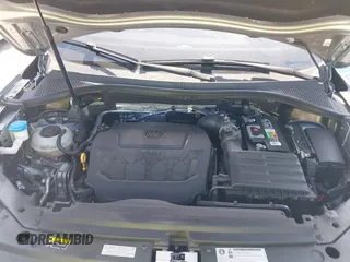 2020 Volkswagen Tiguan SE with VIN 3VV3B7AX8LM077472, listed as a IAAI auction lot 41933521 with 52,028 mi miles and . Bid and sale history available at DreamBid. Image 10.
