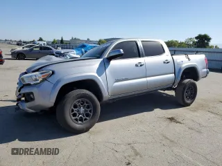 2018 Toyota Tacoma SR5 z VIN 3TMAZ5CN8JM052943, wystawiony jako Copart lot #56819535 z przebiegiem 102 822 mil mil oraz Szkoda całkowita • Salvage title. Historia ofert i sprzedaży dostępna na DreamBid. Obrazek 1.