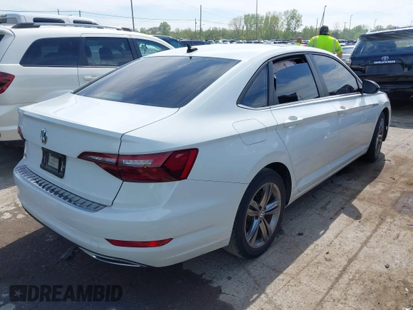 2020 Volkswagen Jetta S z VIN 3VWC57BU0LM100105, wystawiony jako IAAI lot #42213806 z przebiegiem 53 707 mil mil oraz . Historia ofert i sprzedaży dostępna na DreamBid. Obrazek 4.