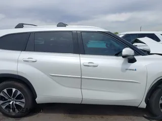 2021 Toyota Highlander Hybrid XLE z VIN 5TDHARAH4MS006945, wystawiony jako IAAI lot #42381038 z przebiegiem 68 276 mil mil oraz . Historia ofert i sprzedaży dostępna na DreamBid. Obrazek 13.