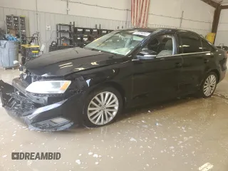 2016 Volkswagen Jetta SEL z VIN 3VWL07AJXGM228816, wystawiony jako Copart lot #54442335 z przebiegiem 98 810 mil mil oraz Czysty tytuł • Clean title. Historia ofert i sprzedaży dostępna na DreamBid. Obrazek 1.