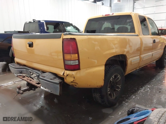 2002 Chevrolet Silverado 1500 LS with VIN 1GCEK19T62Z132438, listed as a IAAI auction lot 41777375 with 150,154 mi miles. Bid and sale history available at carsss.com. Image 6.