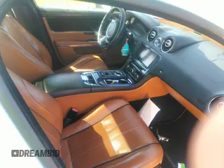 2013 Jaguar XJ Portfolio z VIN SAJWJ2GD9D8V46428, wystawiony jako IAAI lot #39476908 z przebiegiem 121 344 mil mil oraz . Historia ofert i sprzedaży dostępna na DreamBid. Obrazek 5.