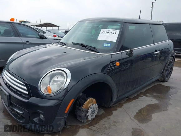 2012 MINI Hardtop z VIN WMWSU3C56CT369757, wystawiony jako IAAI lot #42194643 z przebiegiem 82 906 mil mil oraz . Historia ofert i sprzedaży dostępna na DreamBid. Obrazek 17.