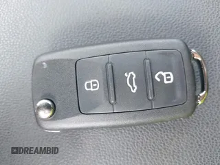 2013 Volkswagen Beetle 2.5L w/Sun/Sound/Nav с VIN 3VWJP7AT7DM686412, выставлен на аукционе IAAI как лот 42239653 с пробегом 76 237 миль миль и . История ставок и продаж доступна на DreamBid. Изображение 11.