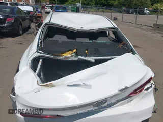 2023 Toyota Camry LE z VIN 4T1C11AK0PU145781, wystawiony jako IAAI lot #42404456 z przebiegiem 53 657 mil mil oraz . Historia ofert i sprzedaży dostępna na DreamBid. Obrazek 6.
