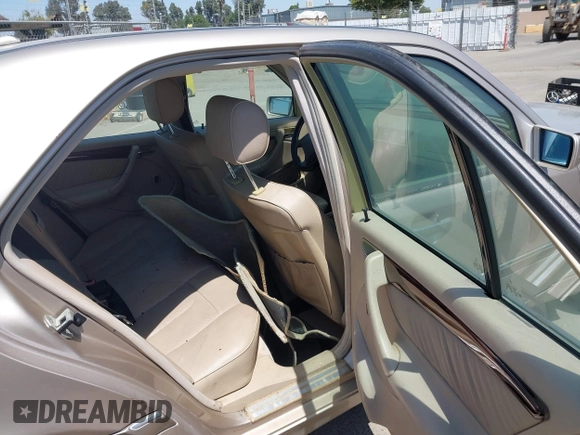 2000 Mercedes-Benz C 230/260/280/320 z VIN WDBHA29G1YA802945, wystawiony jako IAAI lot #42524661 z przebiegiem 161 227 mil mil oraz . Historia ofert i sprzedaży dostępna na DreamBid. Obrazek 8.