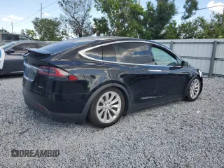 2017 Tesla Model X 90D z VIN 5YJXCBE2XHF060912, wystawiony jako Copart lot #55286205 z przebiegiem Nie podano mil oraz Szkoda całkowita • Salvage title. Historia ofert i sprzedaży dostępna na DreamBid. Obrazek 3.
