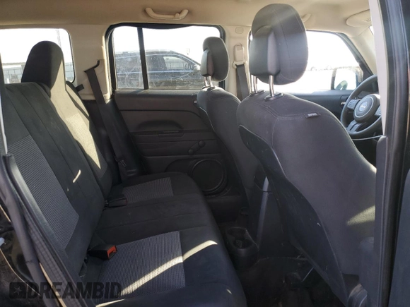2016 Jeep Patriot Sport z VIN 1C4NJPBB0GD711842, wystawiony jako Copart lot #52802165 z przebiegiem 105 273 mil mil oraz Szkoda całkowita • Salvage title. Historia ofert i sprzedaży dostępna na DreamBid. Obrazek 11.