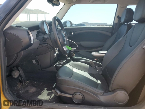 2009 MINI Hardtop with VIN WMWMF33579TW76737, listed as a Copart auction lot 55224655 with 116,106 mi miles and Salvage Title. Bid and sale history available at DreamBid. Image 7.