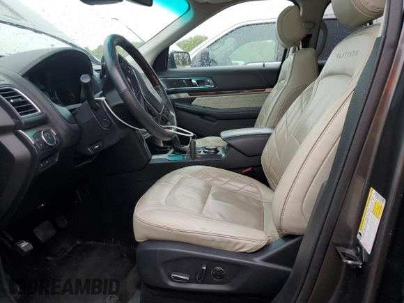 2016 Ford Explorer Platinum z VIN 1FM5K8HT9GGB76930, wystawiony jako Copart lot #56923465 z przebiegiem 141 811 mil mil oraz Szkoda całkowita • Salvage title. Historia ofert i sprzedaży dostępna na DreamBid. Obrazek 7.