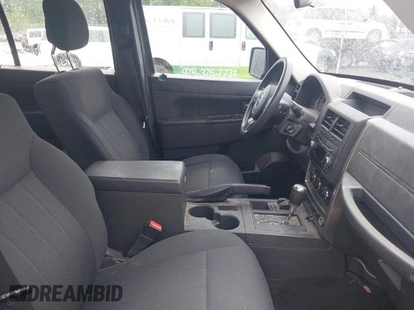 2011 Jeep Liberty Sport Jet z VIN 1J4PN2GK5BW585901, wystawiony jako IAAI lot #42459500 z przebiegiem 149 041 mil mil oraz . Historia ofert i sprzedaży dostępna na DreamBid. Obrazek 5.