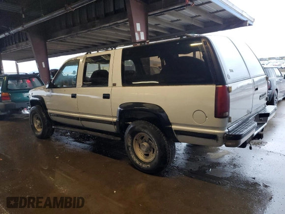 1992 Chevrolet Suburban z VIN 1GNGK26K8NJ330202, wystawiony jako Copart lot #85204074 z przebiegiem 266 388 mil mil oraz Czysty tytuł • Clean title. Historia ofert i sprzedaży dostępna na DreamBid. Obrazek 2.