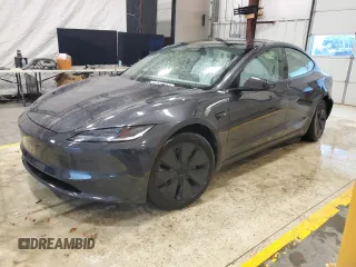 2024 Tesla Model 3 z VIN 5YJ3E1EA9RF826639, wystawiony jako Copart lot #51834095 z przebiegiem Nie podano mil oraz Szkody całkowita. Historia ofert i sprzedaży dostępna na DreamBid. Obrazek 1.