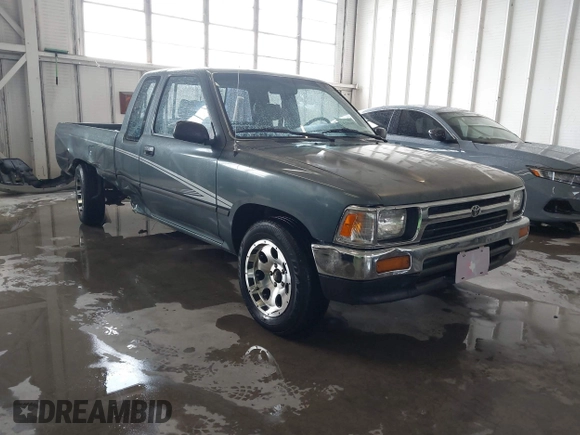1992 Toyota Pickup DLX with VIN JT4RN93P8N5066778, listed as a IAAI auction lot 42508499 with 199,705 mi miles and . Bid and sale history available at DreamBid. Image 1.