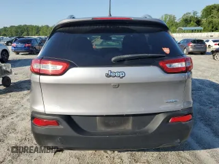 2018 Jeep Cherokee Latitude Tech Connect z VIN 1C4PJLCBXJD528035, wystawiony jako Copart lot #65602975 z przebiegiem 180 208 mil mil oraz Czysty tytuł • Clean title. Historia ofert i sprzedaży dostępna na DreamBid. Obrazek 6.