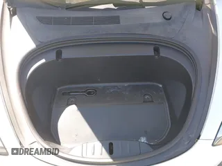 2020 Tesla Model 3 Standard Range Plus z VIN 5YJ3E1EA5LF615350, wystawiony jako IAAI lot #42194363 z przebiegiem 123 327 mil mil oraz . Historia ofert i sprzedaży dostępna na DreamBid. Obrazek 10.