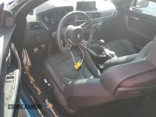 2020 BMW M2 Competition z VIN WBS2U7C08L7E49953, wystawiony jako Copart lot #76200814 z przebiegiem 13 888 mil mil oraz Nie do naprawy • Non repairable. Historia ofert i sprzedaży dostępna na DreamBid. Obrazek 8.