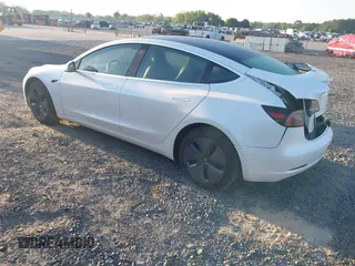 2019 Tesla Model 3 Mid Range z VIN 5YJ3E1EA8KF464681, wystawiony jako IAAI lot #42072104 z przebiegiem 83 451 mil mil oraz . Historia ofert i sprzedaży dostępna na DreamBid. Obrazek 3.