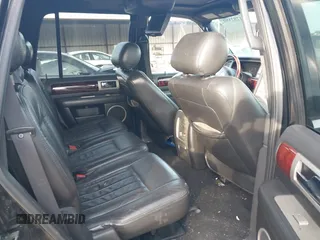 2006 Lincoln Navigator Luxury with VIN 5LMFU27506LJ23826, listed as a IAAI auction lot 41282180 with 195,184 mi miles. Bid and sale history available at carsss.com. Image 8.