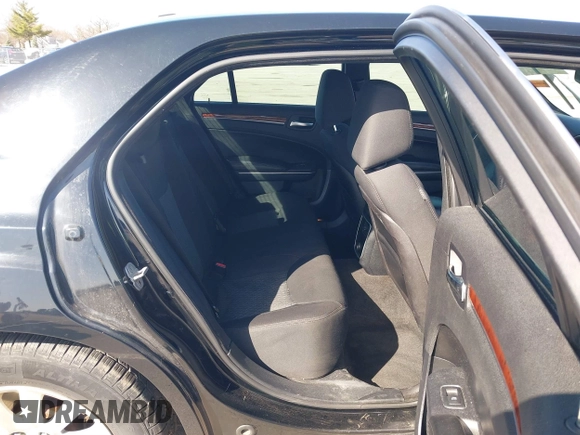 2012 Chrysler 300 z VIN 2C3CCAAG8CH245879, wystawiony jako IAAI lot #41811243 z przebiegiem 177 634 mil mil oraz . Historia ofert i sprzedaży dostępna na DreamBid. Obrazek 8.